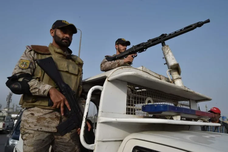 Πακιστάν: Προειδοποίηση για «σύγκρουση» με το Αφγανιστάν από τον υπουργό Άμυνας