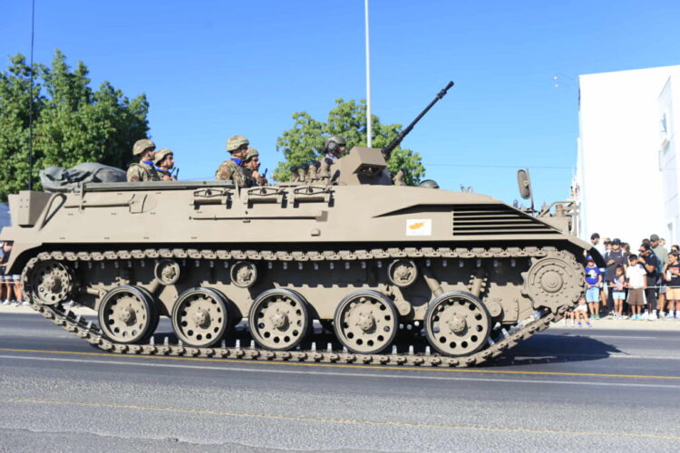 Η Κύπρος τιμά την 65η επέτειο από την ανεξαρτησία της: Σε εξέλιξη η μεγάλη στρατιωτική παρέλαση (video)