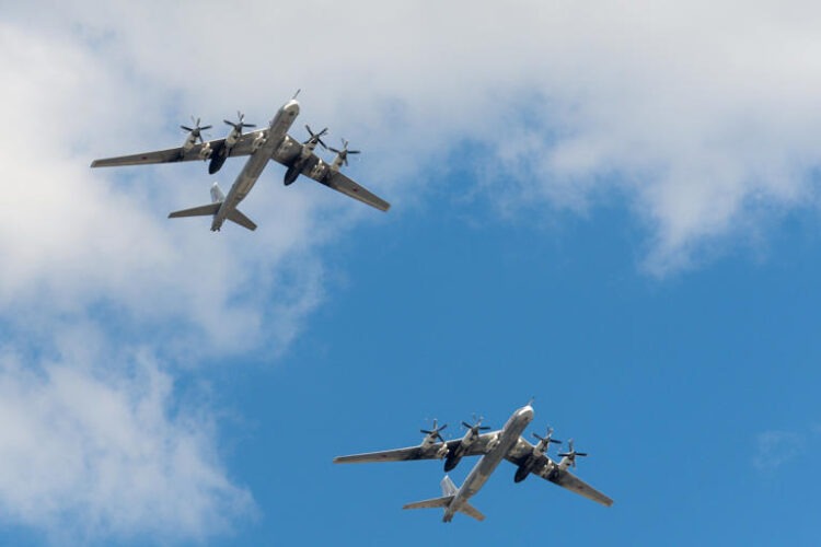 Πτήση Ρωσικών Βομβαρδιστικών μακράς εμβέλειας Tu-22M3!!