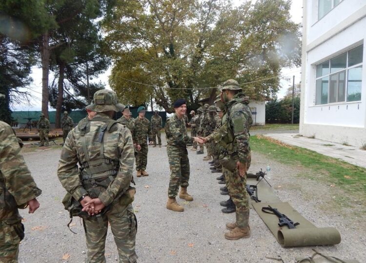 Επίσκεψη του Αρχηγού ΓΕΣ στη Ρεντίνα – Έδωσε οδηγίες και συνεχάρη το προσωπικό των Ειδικών Δυνάμεων