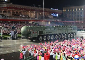 Βόρεια Κορέα: Παρουσίασε νέο διηπειρωτικό πύραυλο ικανό να πλήξει τις ΗΠΑ