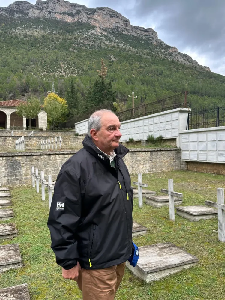 Στη Βόρεια Ηπειρο ο Καραμανλής …Τίμησε τους Πεσόντες