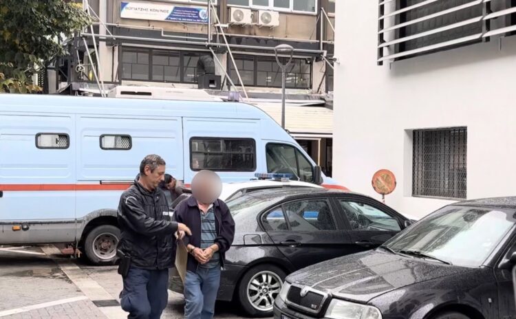 Ραγδαίες είναι οι εξελίξεις στην υπόθεση …Mε τις λίρες σε σπήλαιο !!