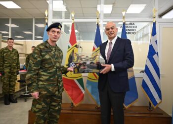 Ο ΥΕΘΑ σε επίσκεψη στο 306 ΒΤ…για την Παραγωγή Drones