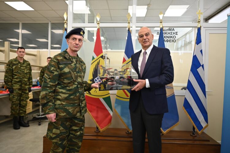 Ο ΥΕΘΑ σε επίσκεψη στο 306 ΒΤ…για την Παραγωγή Drones