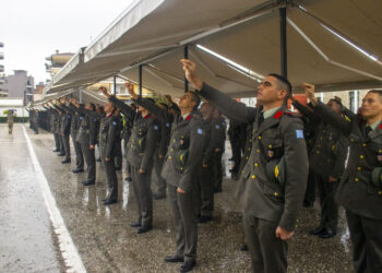 Υπό βροχή η τελετή ορκωμοσίας των πρωτοετών σπουδαστών της ΣΜΥ Τάξης 2028.