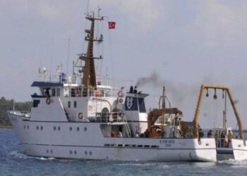 Στο Κουσάντασι απέναντι απο τη Σάμο έχει αγκυροβολήσει   το   «Piri Reis»