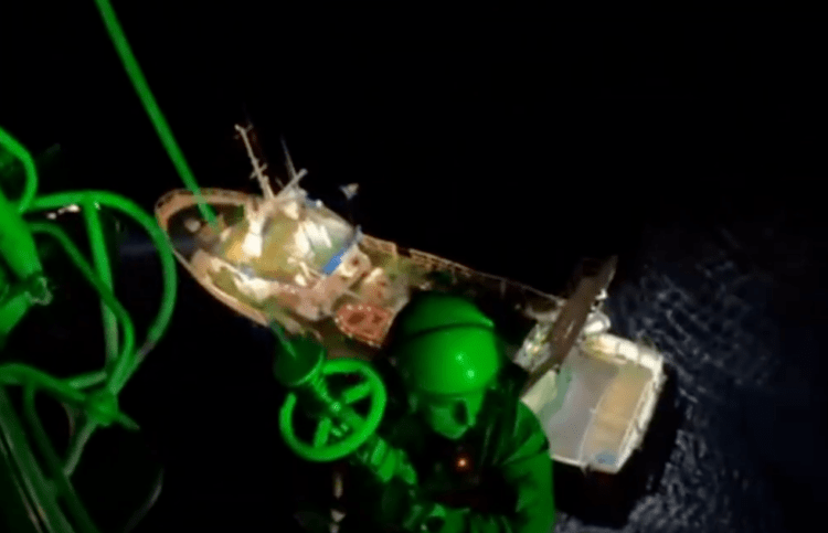 Πολεμική Αεροπορία: Αεροδιακομιδή έκτακτης ανάγκης με ελικόπτερο Super Puma (vid)