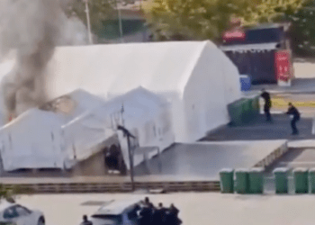 Σερβία: Πυροβολισμοί έξω από το κοινοβούλιο στο Βελιγράδι – Ένας τραυματίας, συνελήφθη ο δράστης