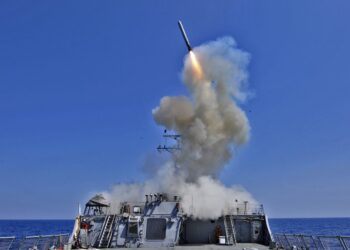 Κρεμλίνο: «Θα απαντήσουμε κατάλληλα» αν σταλούν Tomahawk στην Ουκρανία – Ζελένσκι πιέζει τον Τραμπ