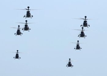 Ελικόπτερα της Πολεμικής Αεροπορίας στον ουρανό της Θεσσαλονίκης – Εντυπωσιακά πλάνα στην παρέλαση