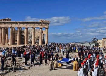 81 χρόνια από την Απελευθέρωση της Αθήνας – Έπαρση της σημαίας στην Ακρόπολη