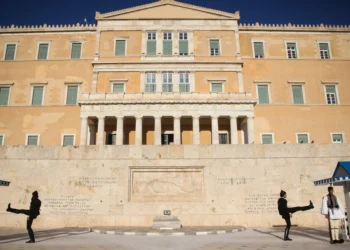 Ένσταση αντισυνταγματικότητας από το ΠΑΣΟΚ για την τροπολογία προστασίας του Μνημείου του Αγνώστου Στρατιώτη