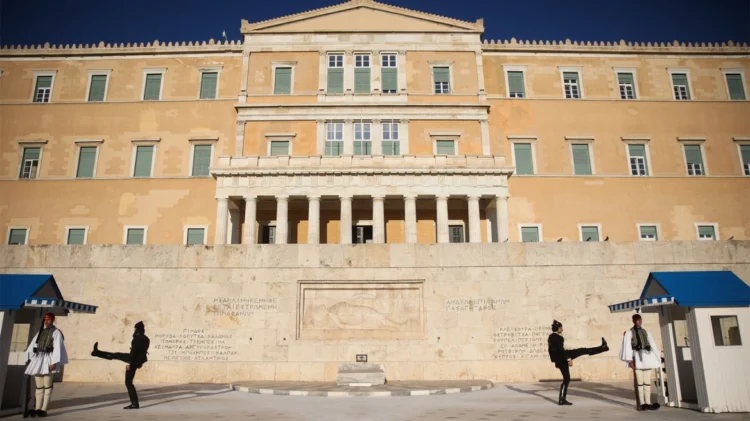 Ένσταση αντισυνταγματικότητας από το ΠΑΣΟΚ για την τροπολογία προστασίας του Μνημείου του Αγνώστου Στρατιώτη