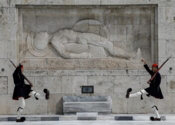 Κατατέθηκε στη Βουλή η τροπολογία για τον Άγνωστο Στρατιώτη – Τι απαγορεύεται και ποιες οι ποινές