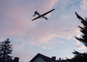 Μυστηριώδη drones πέταξαν πάνω από στρατόπεδο στο Βέλγιο – Συναγερμός στις Αρχές