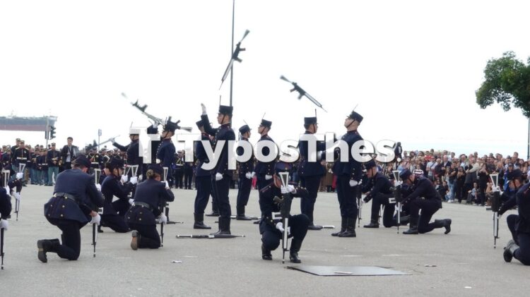 Θεσσαλονίκη: Οι σπουδαστές της ΣΣΑΣ εντυπωσίασαν με άψογους σχηματισμούς και επιδείξεις στην Αριστοτέλους