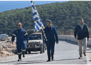 Γαύδος: Στο νησί δεν υπάρχουν μαθητές για παρέλαση…Αλλά οι κάτοικοι κράτησαν τη σημαία ψηλά…