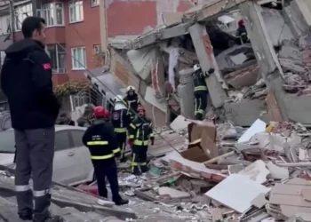 Τουρκία: Κατέρρευσε επταώροφο κτίριο στην Κοτζαέλι