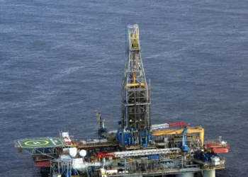 Υπογράφηκαν οι συμβάσεις για τα θαλάσσια οικόπεδα νότια της Κρήτης και της Πελοποννήσου – Chevron και Helleniq Energy στο τιμόνι των ερευνών