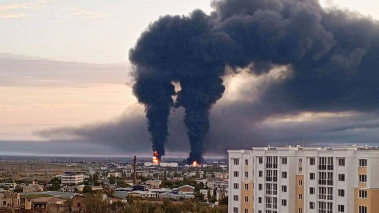 Ουκρανικό πλήγμα σε αποθήκη πετρελαίου στην κατεχόμενη Κριμαία
