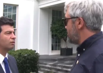 Σάλος στην Τουρκία: Απολύθηκε δημοσιογράφος του NTV μετά το «πήραμε τον π@@» για τη συνάντηση Τραμπ – Ερντογάν