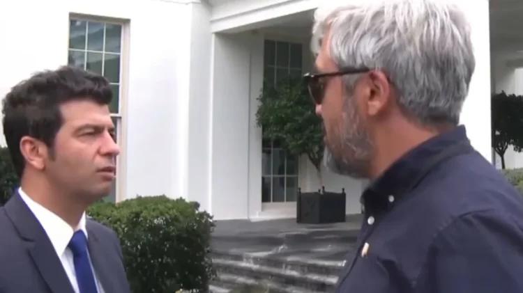 Σάλος στην Τουρκία: Απολύθηκε δημοσιογράφος του NTV μετά το «πήραμε τον π@@» για τη συνάντηση Τραμπ – Ερντογάν