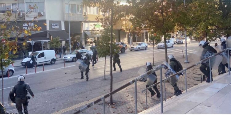 Ένταση επικράτησε  έξω από το Δικαστικό Μέγαρο Θεσσαλονίκη (vid)