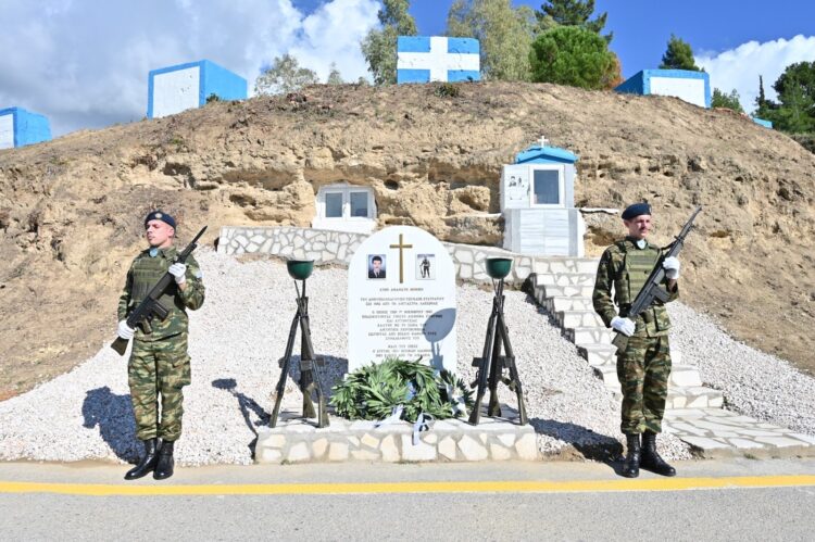 Θανάσης Δαβάκης: «Τιμούμε την πράξη αυτοθυσίας» – Παρουσία στο τρισάγιο για τον Ανθυπολοχαγό Τσιγκανέ και τον Στρατιώτη Ηγεμόνα στην Καλαμάτα
