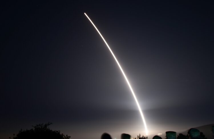 ΗΠΑ: Δοκιμαστική εκτόξευση διηπειρωτικού πυραύλου Minuteman III ικανoύ να φέρει πυρηνική κεφαλή