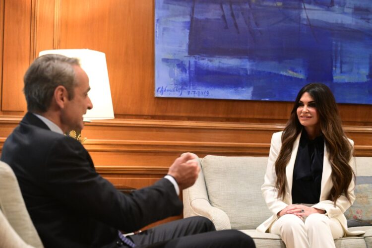 Η πρέσβης των ΗΠΑ, Κίμπερλι Γκίλφοϊλ…στο Μέγαρο Μαξίμου