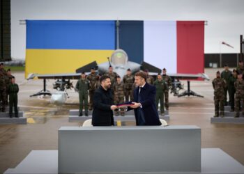 Συμφωνία-μαμούθ Ζελένσκι – Μακρόν: Δέσμευση για 100 Rafale στην Ουκρανία