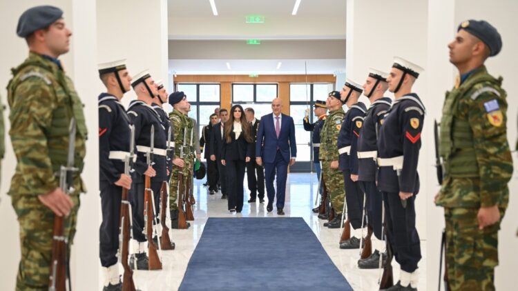 Στο άμυνας η Πρέσβης των ΗΠΑ, κα Kimberly Α. Guilfoyle