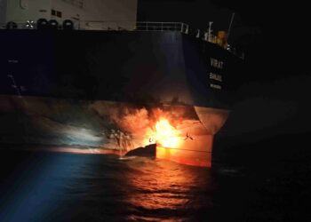 Χτυπήθηκε πετρελαιοφόρο στα ανοιχτά των Τουρκικών ακτών στη Μαύρη Θάλασσα! (video)