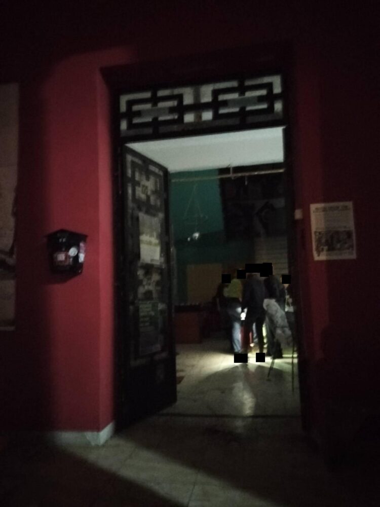 Απίστευτο:Ομάδα ατόμων προχώρησε σε επανακατάληψη του κτιρίου του Ευαγγελισμού στο Ηράκλειο.