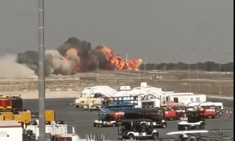 Συντριβή ινδικού μαχητικού HAL Tejas στο Dubai Air Show – Σοκαριστικές εικόνες από την πτώση