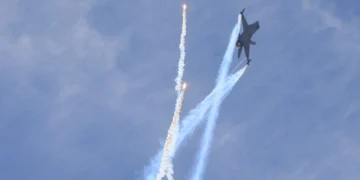 Εντυπωσιακό airshow με Rafale, F-35 και το «Ζευς»   της Πολεμικής Αεροπορίας  στο Φλοίσβο(video)