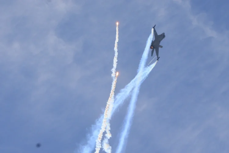 Εντυπωσιακό airshow με Rafale, F-35 και το «Ζευς»   της Πολεμικής Αεροπορίας  στο Φλοίσβο(video)