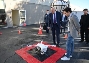 Ξενάγηση  Δένδια στην εταιρεία drones “Matternet” στην Καλιφόρνια.