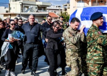 Aντίο στον 19χρονο Ραφαήλ στο Τυμπάκι – Ράγισαν καρδιές στην κηδεία του νεαρού στρατιώτη