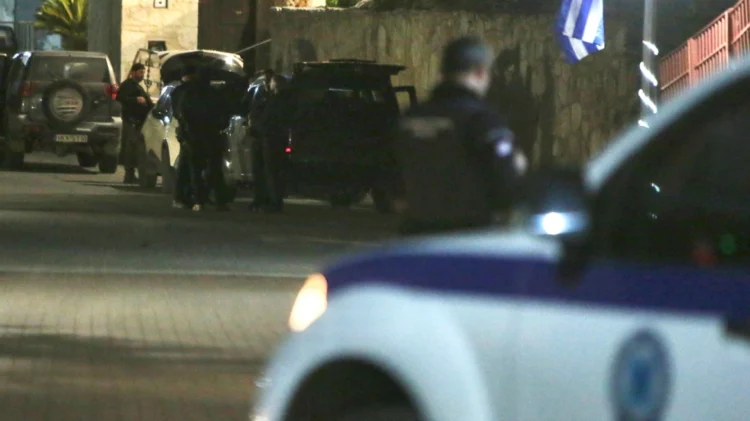 Δύο προσαγωγές μετά το μακελειό στα Βορίζια Ηρακλείου – Ερευνώνται σπίτια και φαράγγια για τον εντοπισμό δραστών