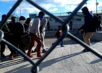 Εξέγερση στη δομή μεταναστών Σερρών: 25 προσαγωγές και δύο αστυνομικοί τραυματίες