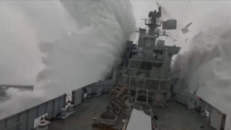 Άσκηση Aegir 25: Υποβρύχιο βυθίζει παροπλισμένη φρεγάτα σε πραγματική βολή