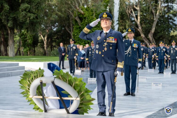 Επιμνημόσυνη Δέηση στο Μνημείο Πεσόντων Αεροπόρων στην Αεροπορική Βάση Δεκέλειας