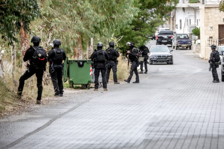 Συνελήφθη ο Γαμπρός του  Φανούρη φραγκιαδάκη …Εντοπίστηκε οπλισμός σε σπηλιά !