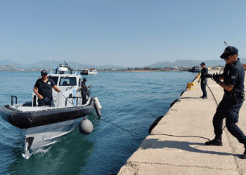Η Περιφερειακή Ομάδας Δίωξης Ναρκωτικών (Π.Ο.ΔΙ.Ν.) του …Κεντρικού Λιμεναρχείου Πειραιά εν δράσει
