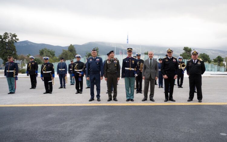 Κάλαντα Χριστουγέννων στον Δαβάκη από τη Διακλαδική Μπάντα των Ενόπλων Δυνάμεων