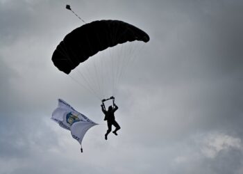 Παρουσία ΥΦΕΘΑ Θανάση Δαβάκη στην 70η Επέτειο από την Ίδρυση της Σχολής Αλεξιπτωτιστών (ΣΧΑΛ)