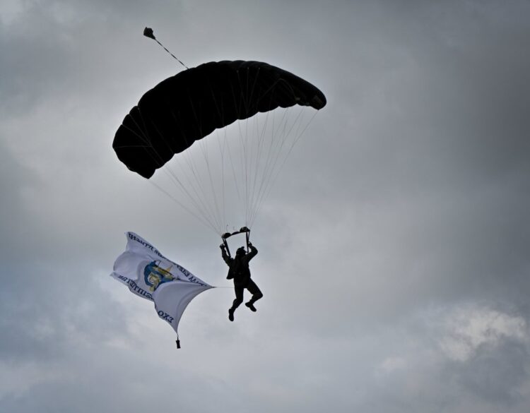 Παρουσία ΥΦΕΘΑ Θανάση Δαβάκη στην 70η Επέτειο από την Ίδρυση της Σχολής Αλεξιπτωτιστών (ΣΧΑΛ)