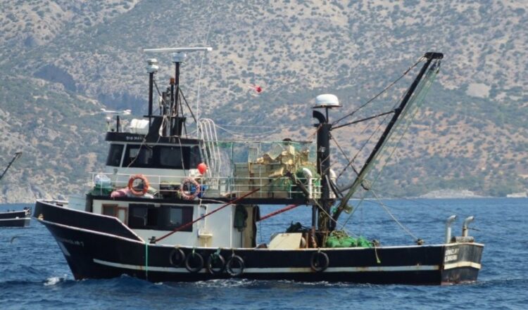 Τουρκικές μηχανότρατες μια ανάσα απο τα Ελληνικά νησιά